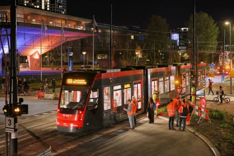 Testtram rijdt op TUD Campus